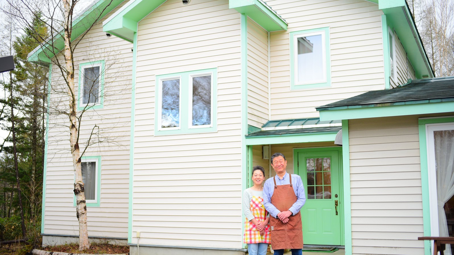 *[オーナー夫妻]開田高原の大自然に囲まれた温かいおもてなしの宿、ペンション遊基地へようこそ！