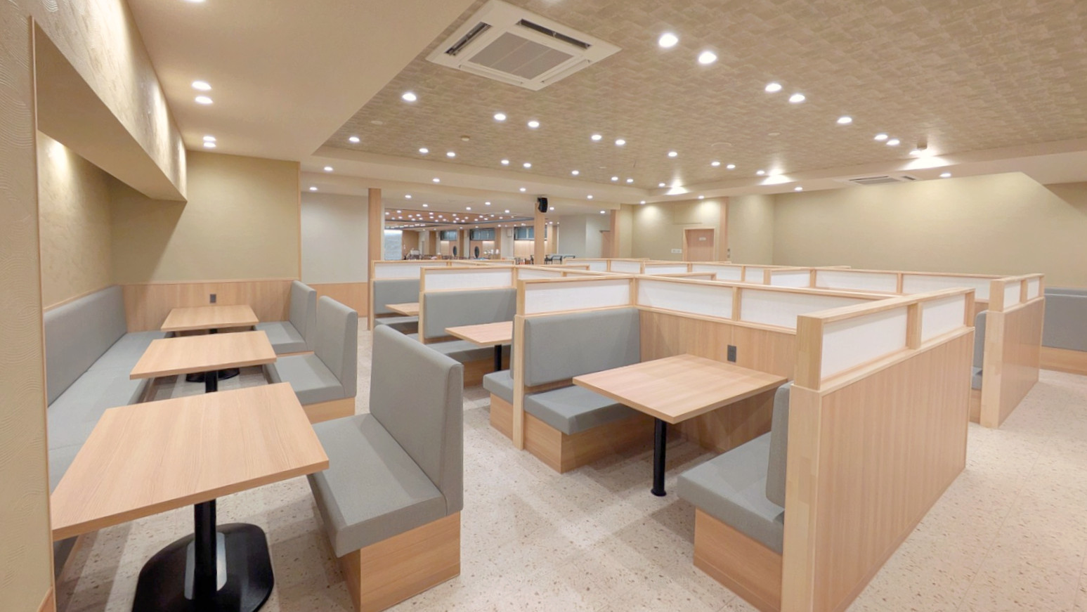 食事会場ソファー席