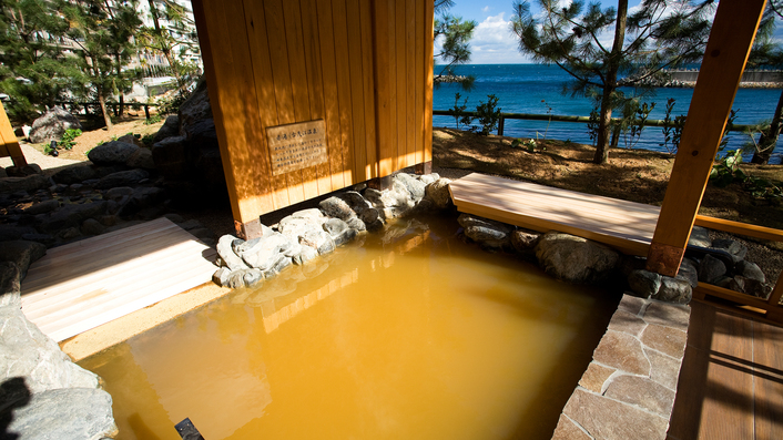 グループホテル内のスパテラス水月「くにうみの湯」の赤湯