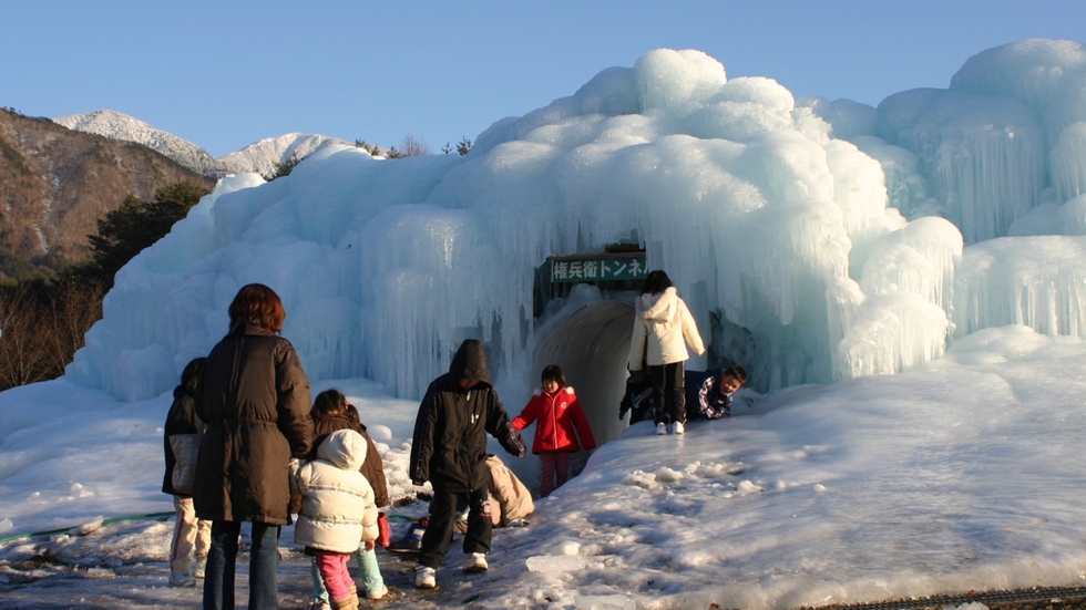 氷のトンネル 