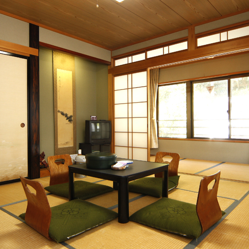 Shibu Onsen Tsukimino Yu Yamaichiya Set in a prime location of Nagano, Tukimi no Yu Yamaichiya puts everything the city has to offer just outside your doorstep. The property features a wide range of facilities to make your stay a pleasa