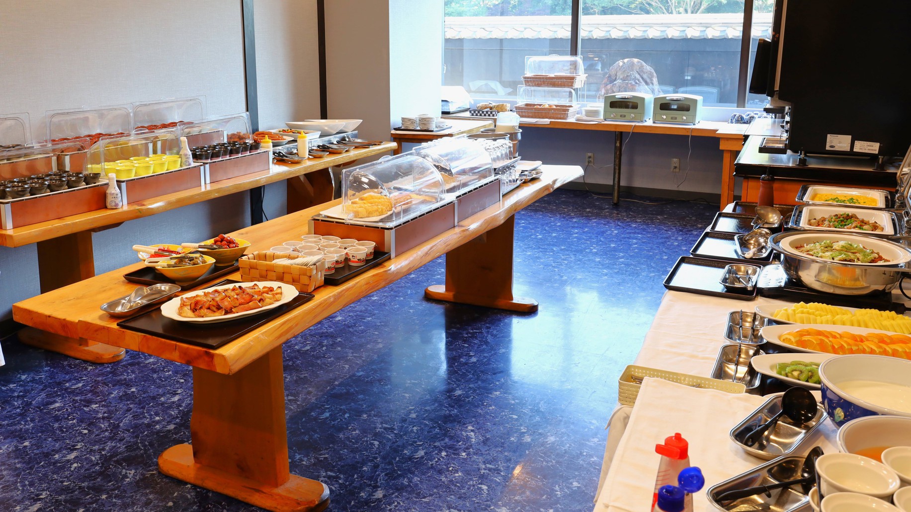 朝食バイキング会場7:00〜9:00