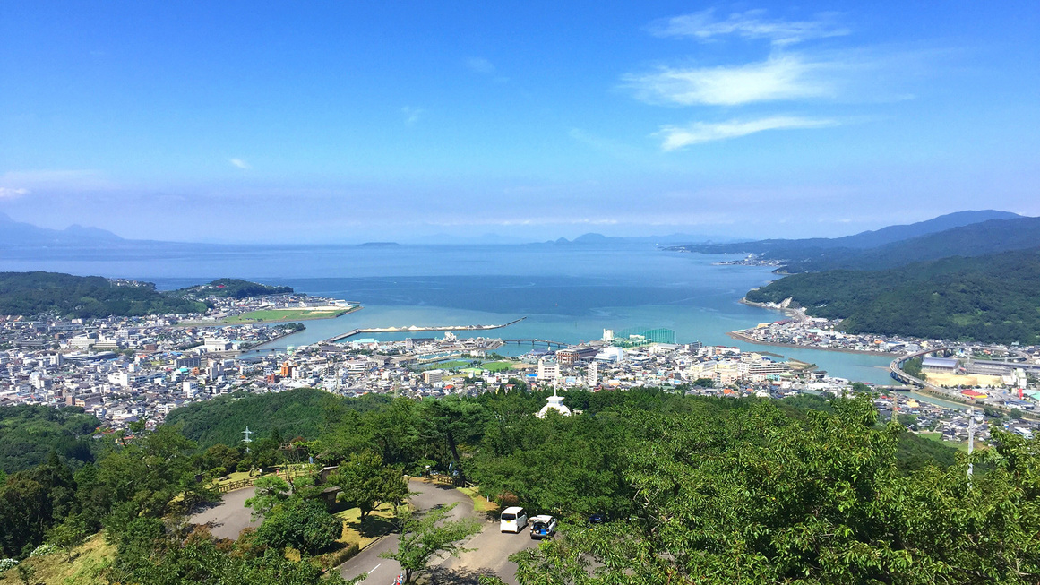 *【周辺観光：十万山展望台】当館から車で約15分。天草の市街地を一望できる展望台。