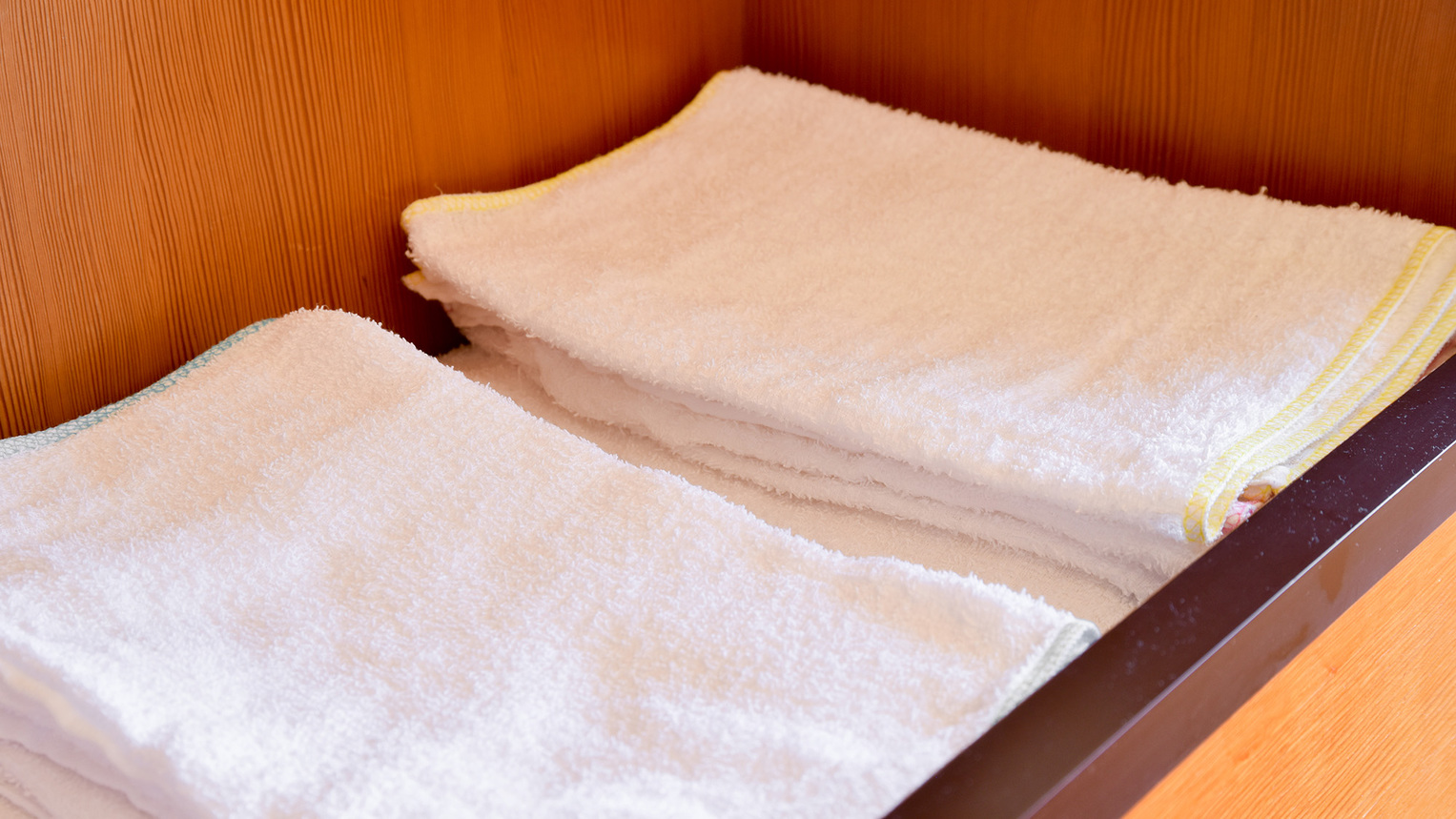 *【大浴場：脱衣所】タオルはご自由にお使い下さい。