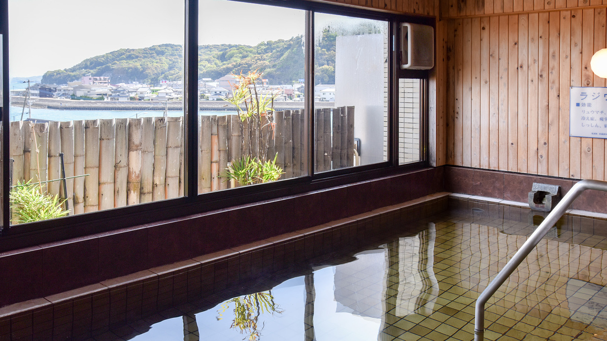 *【大浴場：女湯】有明海を眺めながら至福のひと時…;