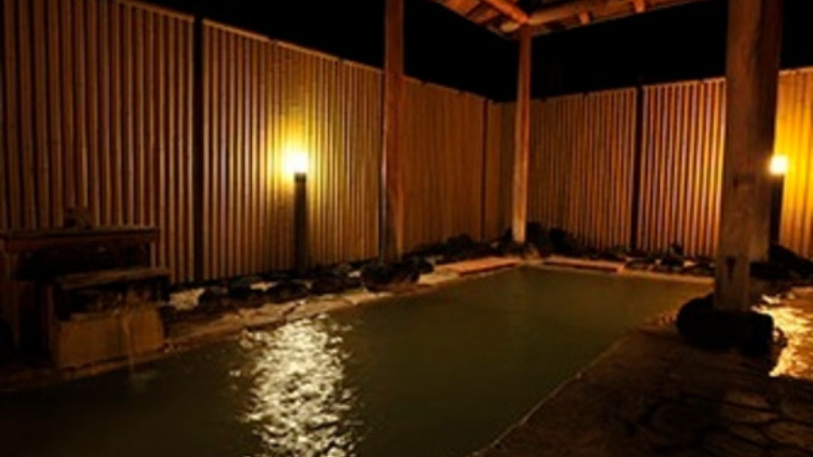 夜の露天風呂（夏）