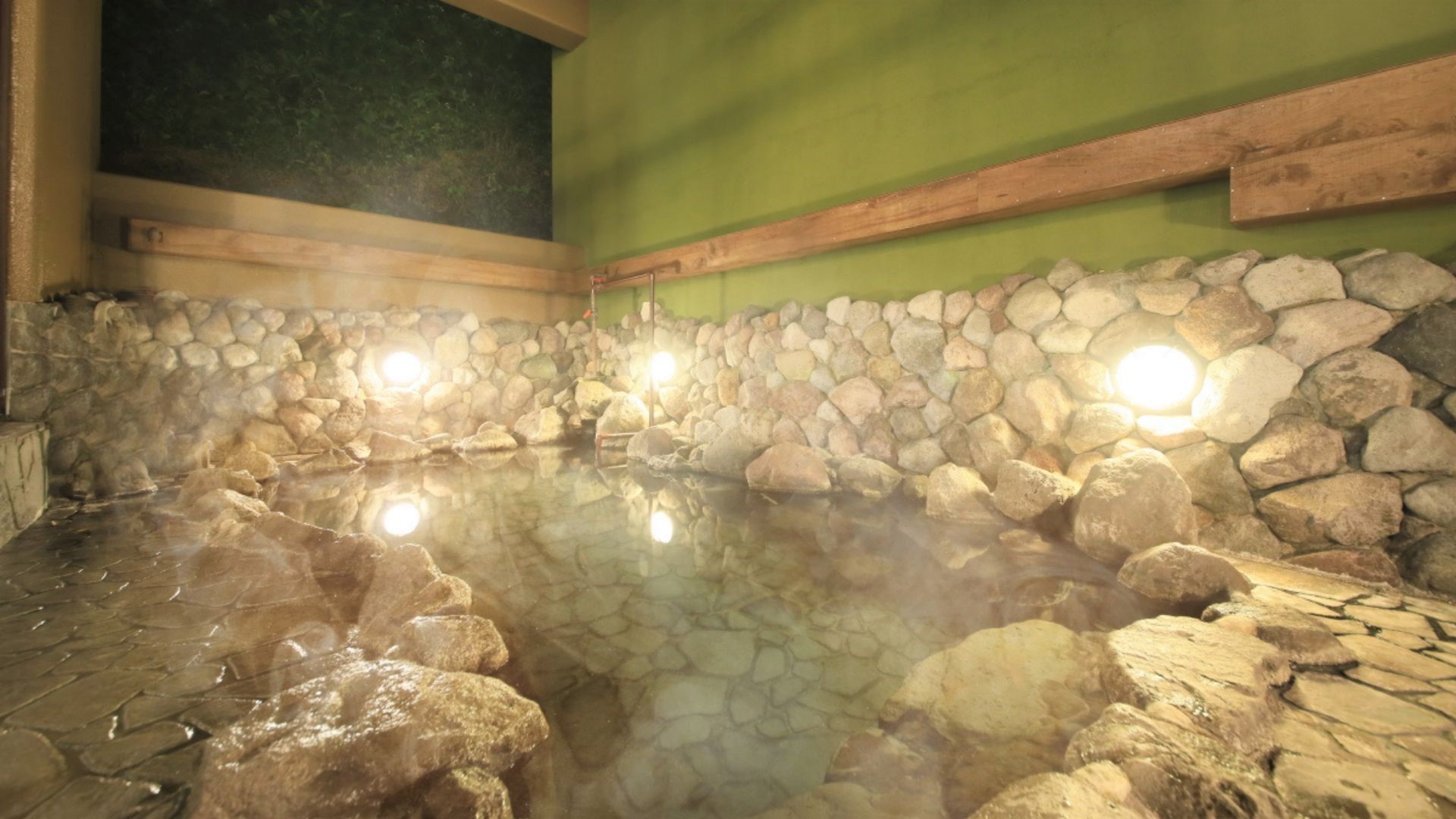 別府八湯の亀川温泉を自家源泉で使用。