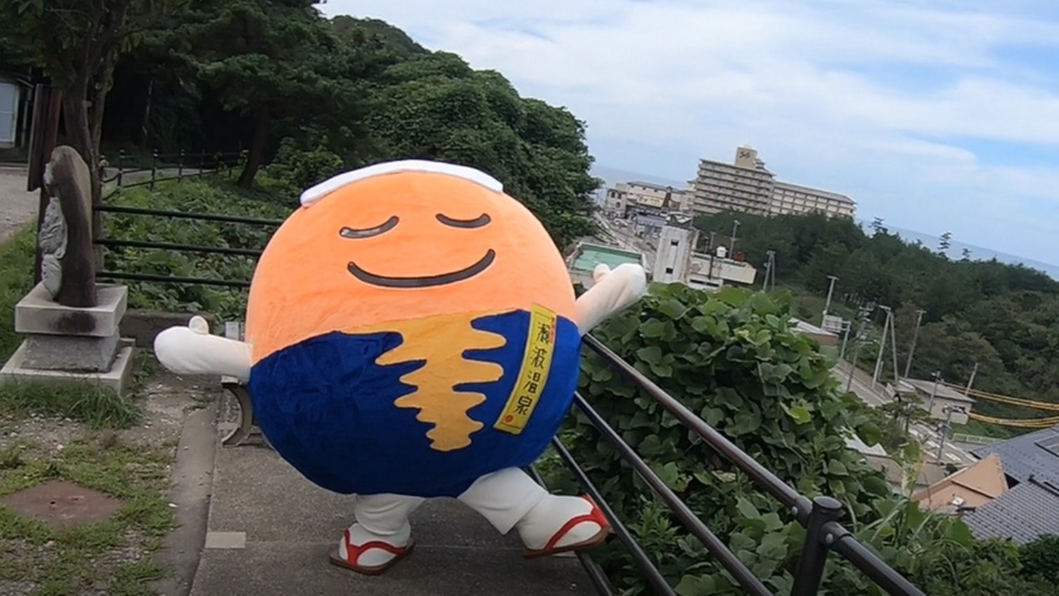 *周辺／せなみん瀬波温泉を盛りあげる！夕日をモチーフにしたご当地キャラクター