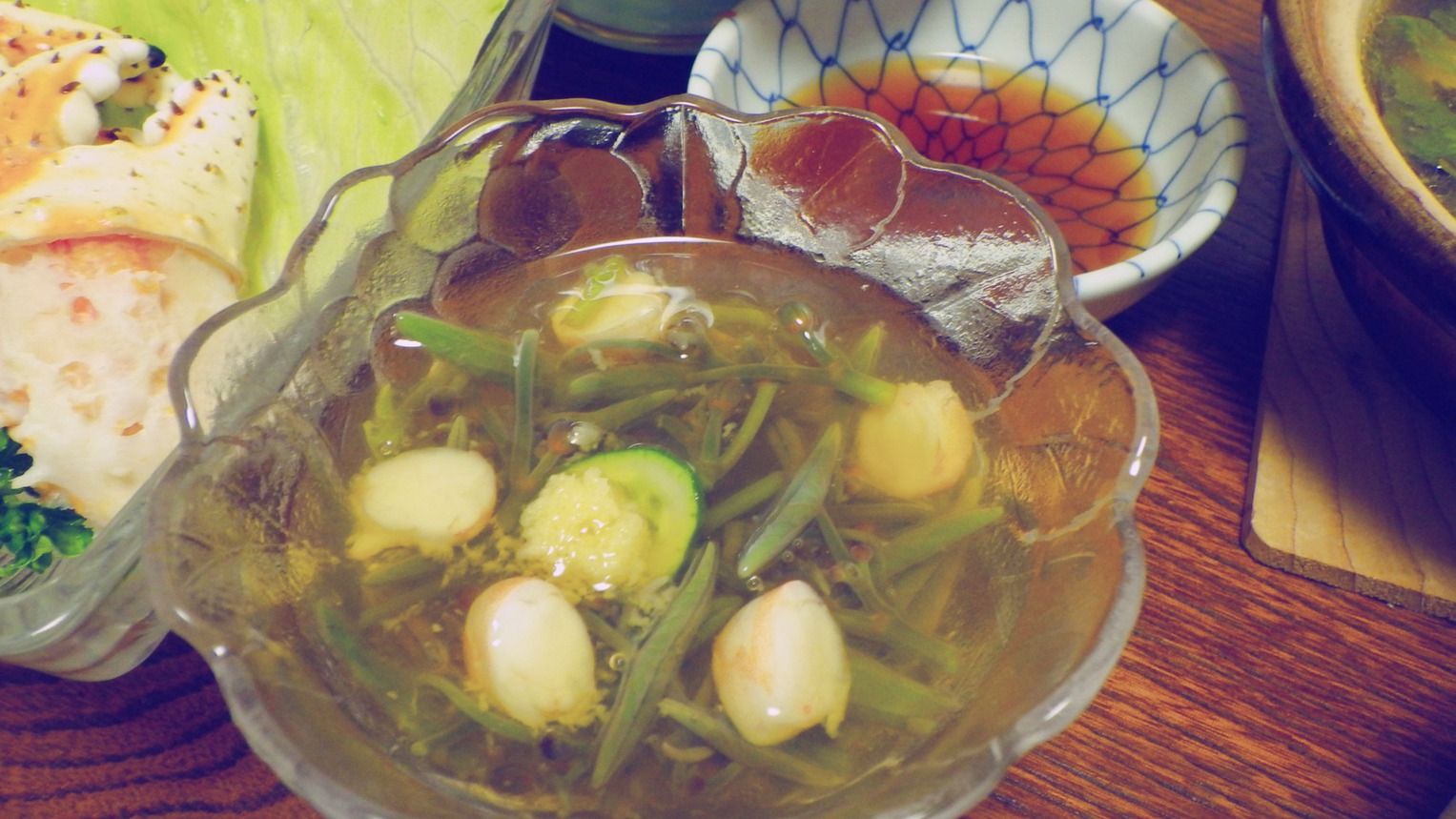 *夕食一例/季節ごとの旬の食材もお出ししております。（献立例：じゅんさい）