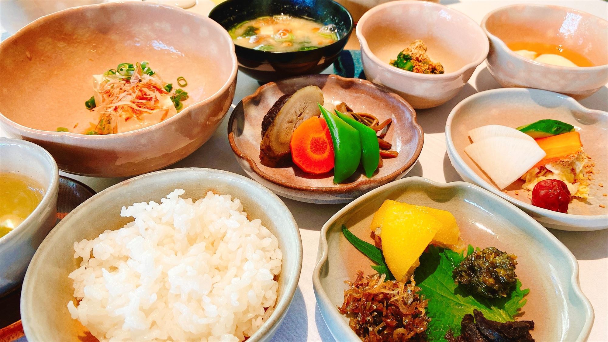 【朝食】炊き立てのご飯と女将手作りのおかずが自慢