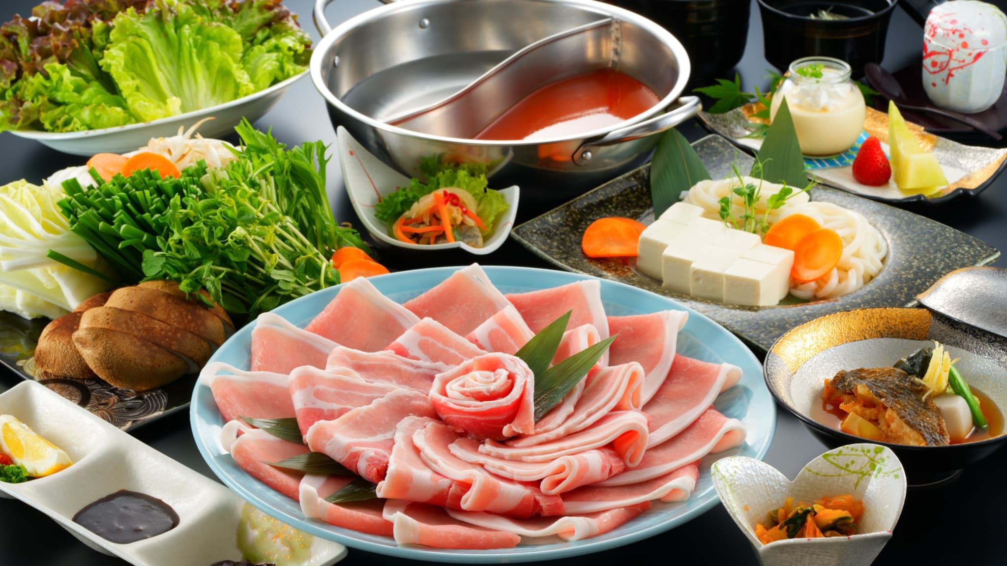 【辛鍋&しゃぶギョプサル】一例※お肉と鍋は4人前になります。