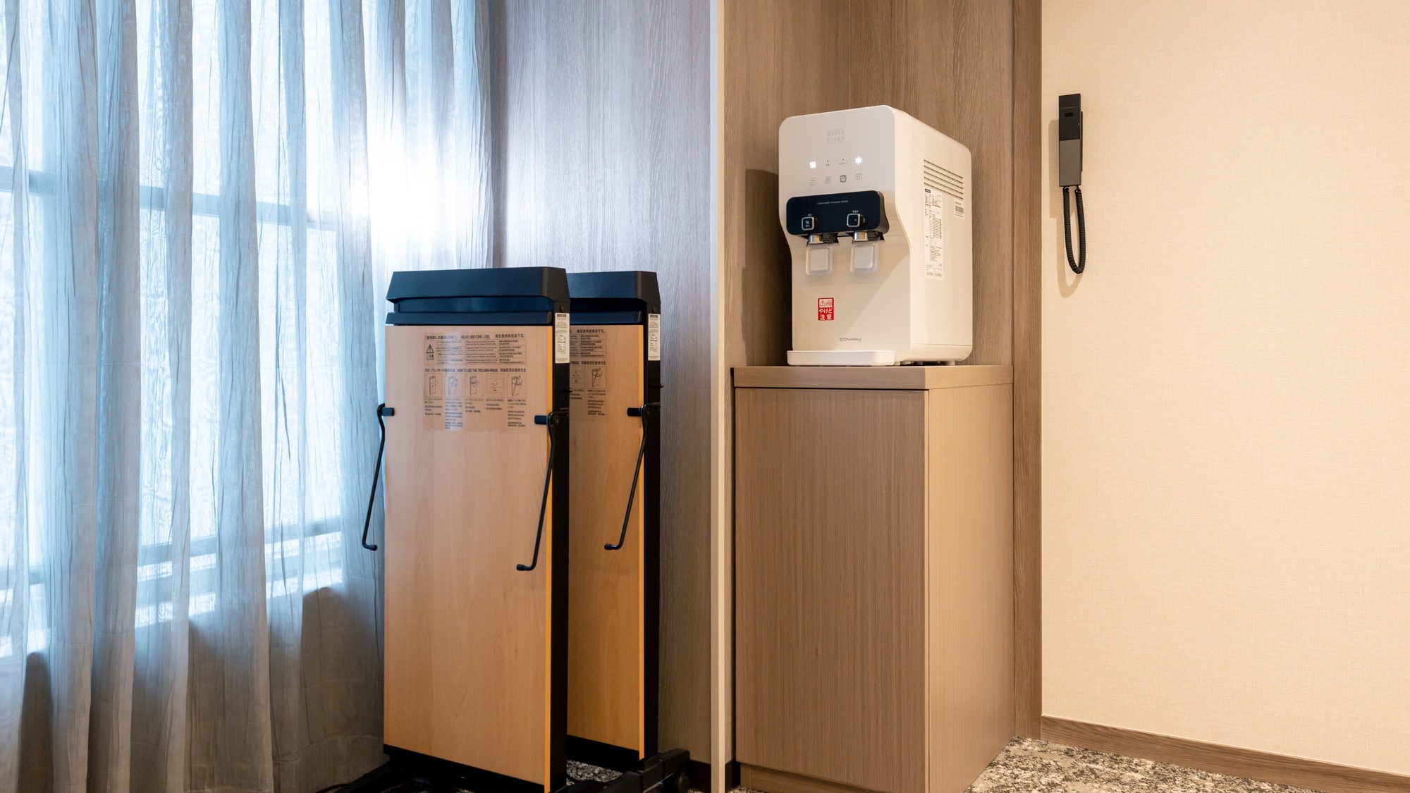 ズボンプレッサーとウォーターサーバーを完備