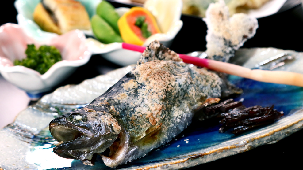 川魚塩焼き季節の川魚をご提供いたします