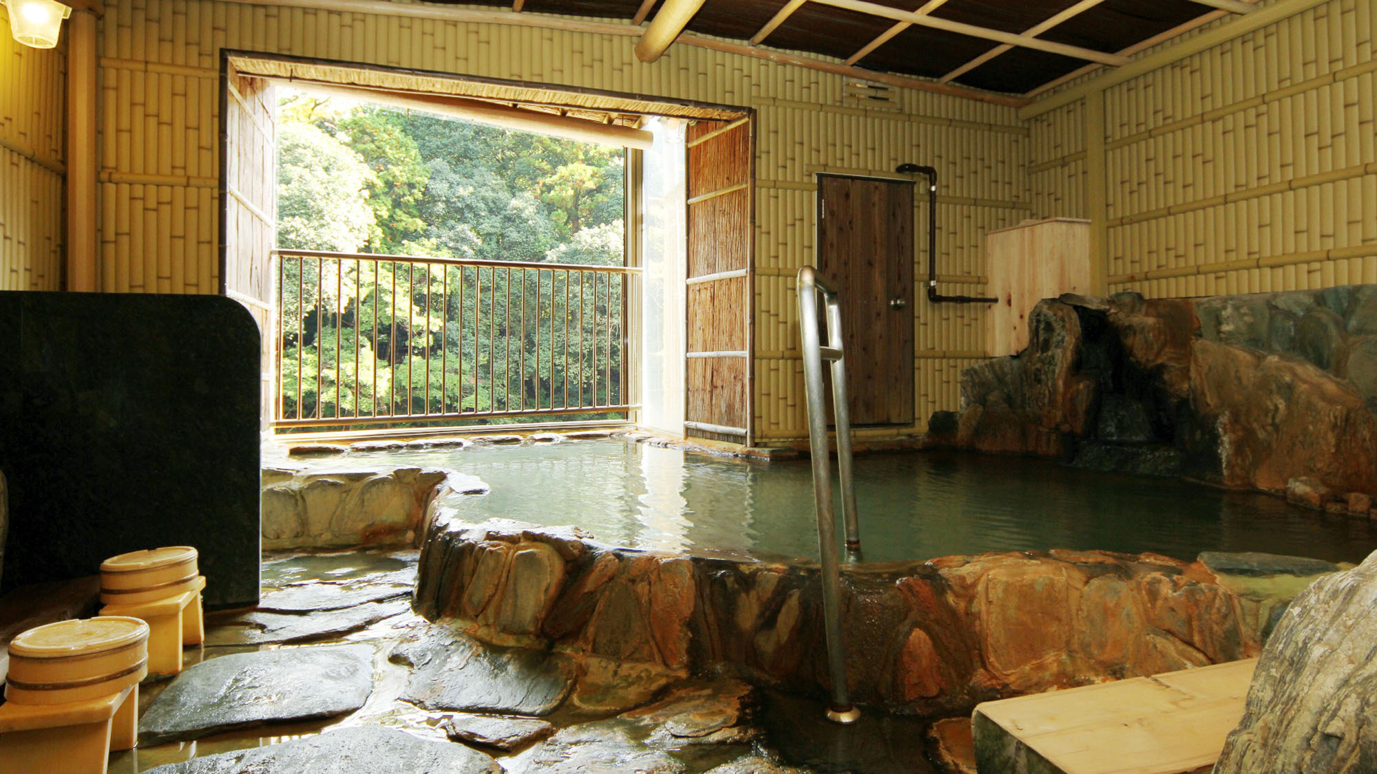 温泉日本百名湯の一つ、湯谷温泉