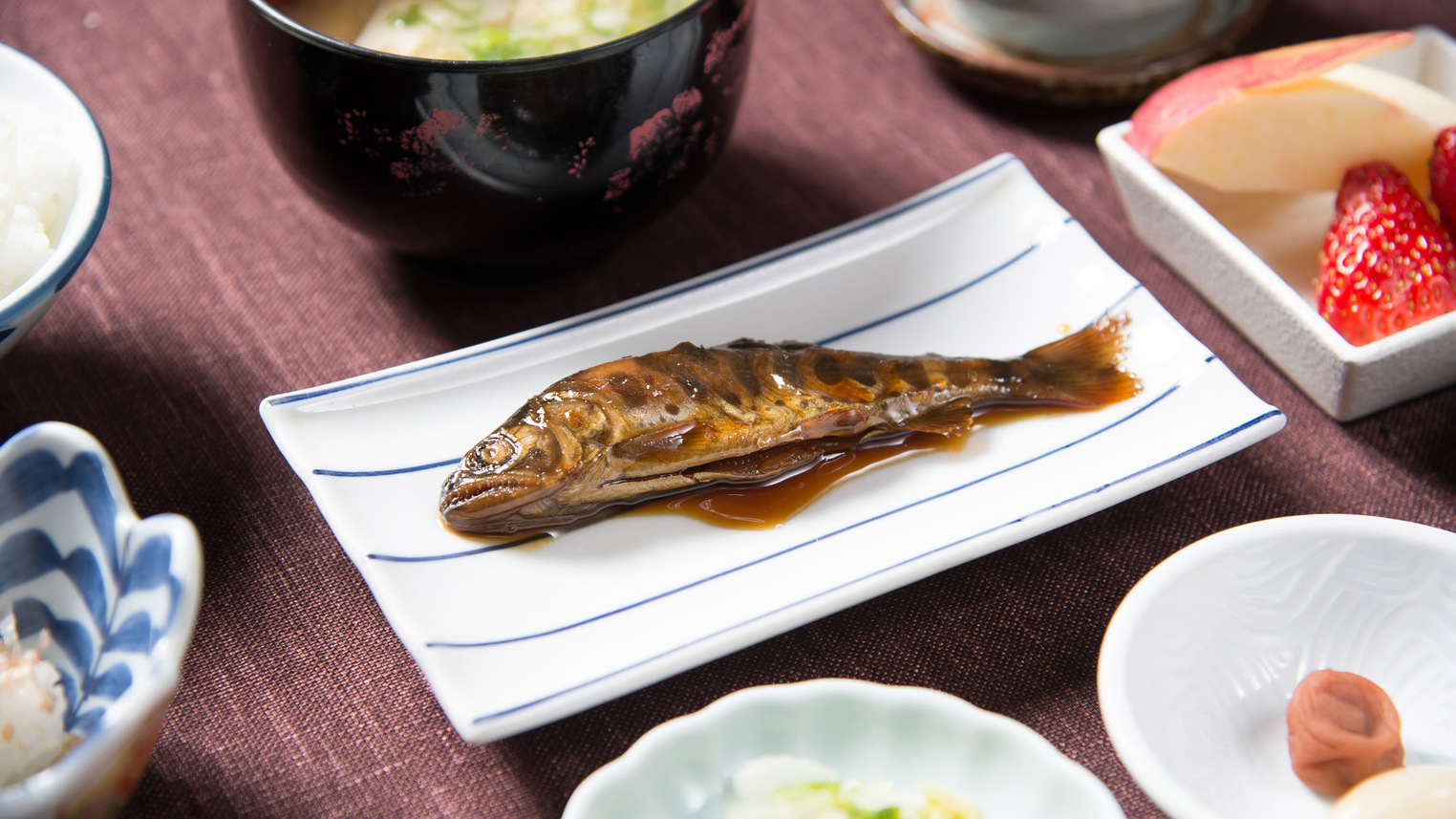 *【朝食一例】あたたかい和定食をお召し上がりいただけます。