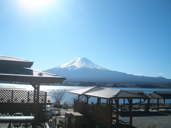 快晴の富士山と、BBQハウス