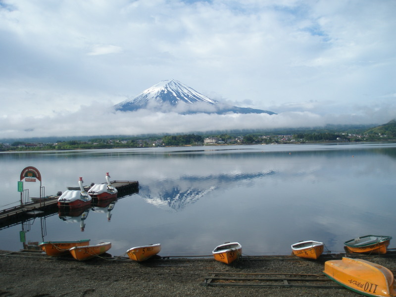 5月の雨上がりの逆さ富士、その２