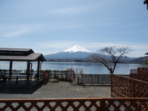 E型から眺めた湖と富士山