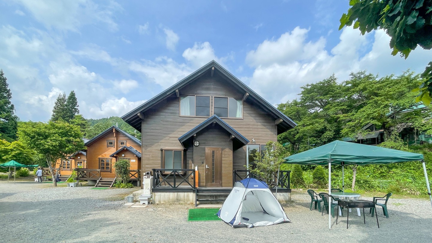・コテージ貸別荘前でバーベキュー♪ターフテント、ワンタッチテントは各千円でレンタル可能。持込みも歓迎