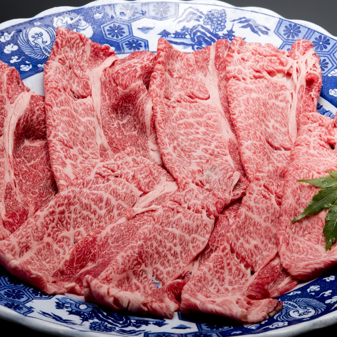 【平井牛】きめ細やかな脂、多くの料理人の舌をうならせる 京の都が誇る、肉の宝とも呼ばれる牛肉です。