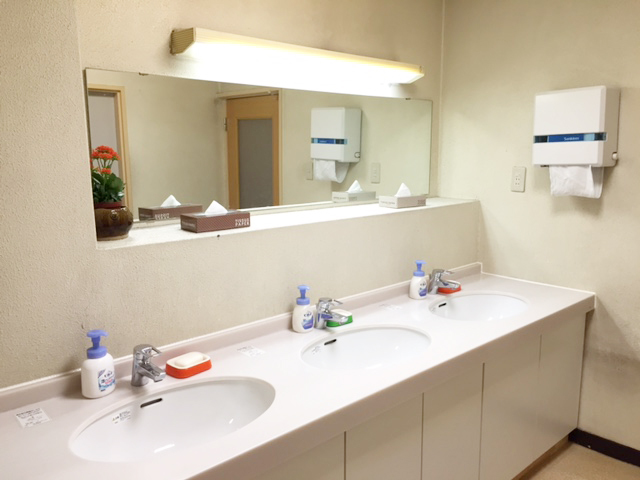 Business Hotel Yamatoya Located in Iizuka, Business Hotel Yamatoya is a perfect starting point from which to explore Fukuoka. The property offers a wide range of amenities and perks to ensure you have a great time. Service-m