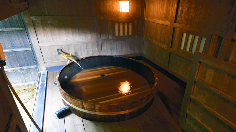 【樽風呂】大和屋自慢の6尺(直径180㎝)の酒樽風呂