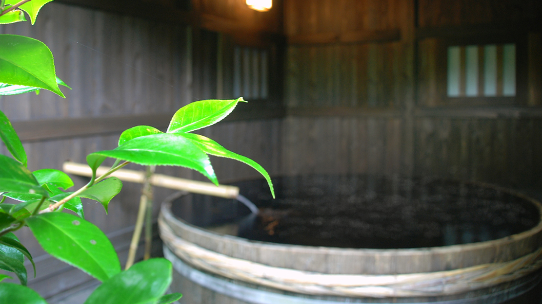  【樽風呂】大和屋自慢の6尺(直径180㎝)の酒樽風呂