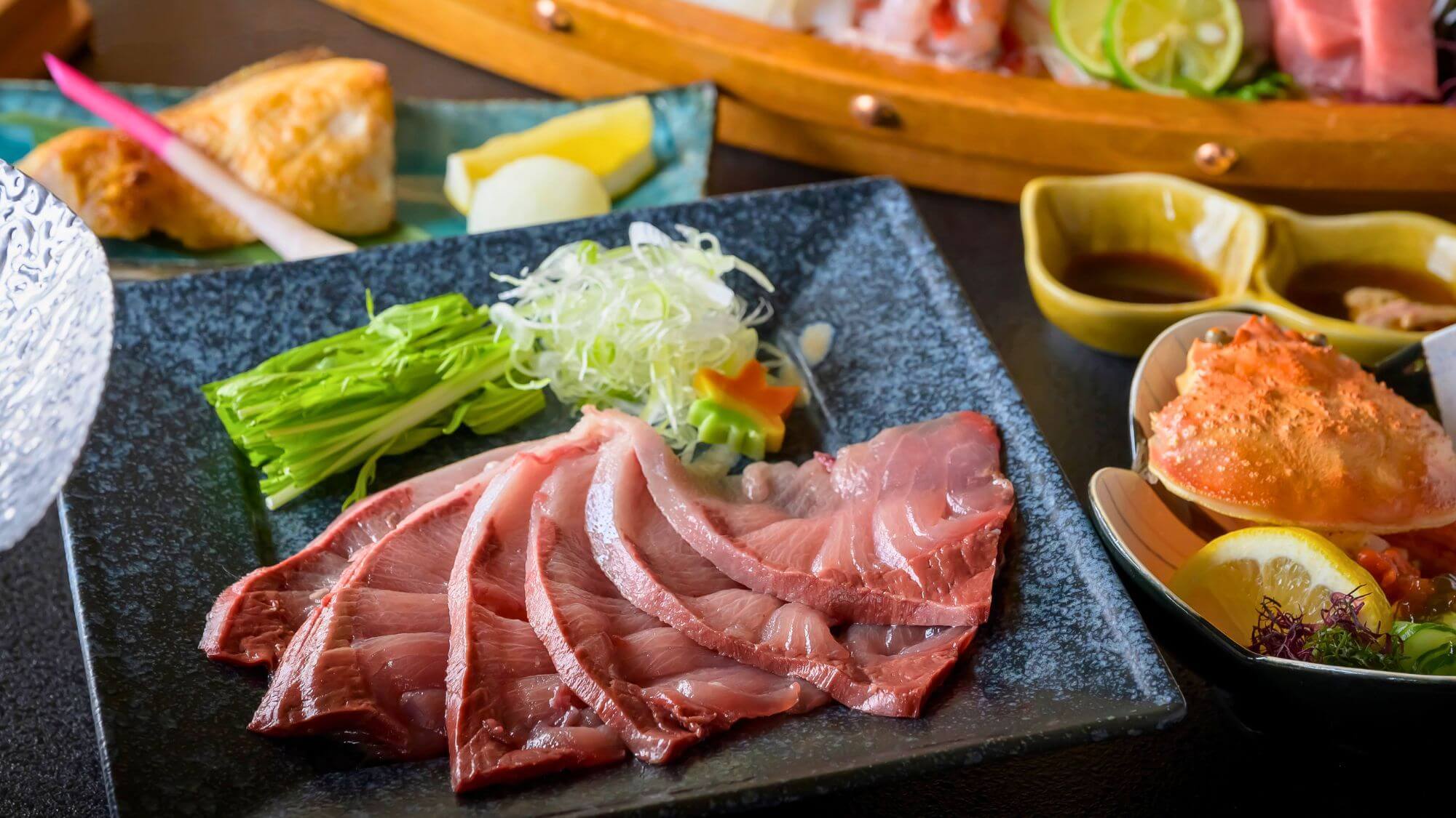 【鰤しゃぶ】冬の氷見といえばやっぱり寒ブリ！脂ののった鰤はとろけるような美味しさです。