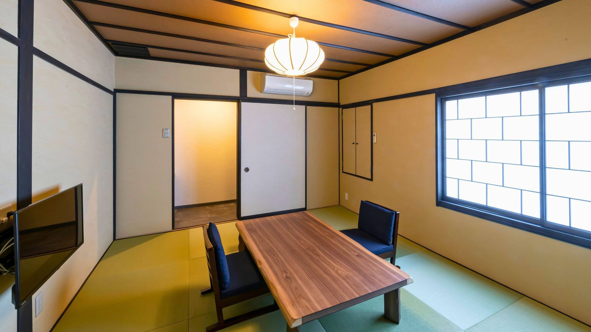 2F和洋室＜雅-miyabi＞の和室です。足を伸ばしてゆったりお寛ぎ頂けます