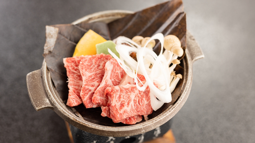 ご当地ブランド「氷見牛」を、肉の旨味際立つ陶板焼きで。