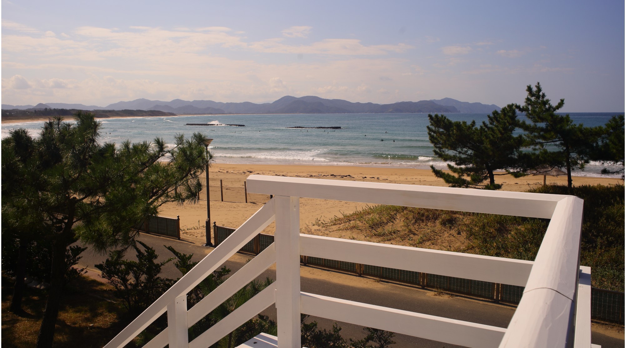 別館海へ続く階段