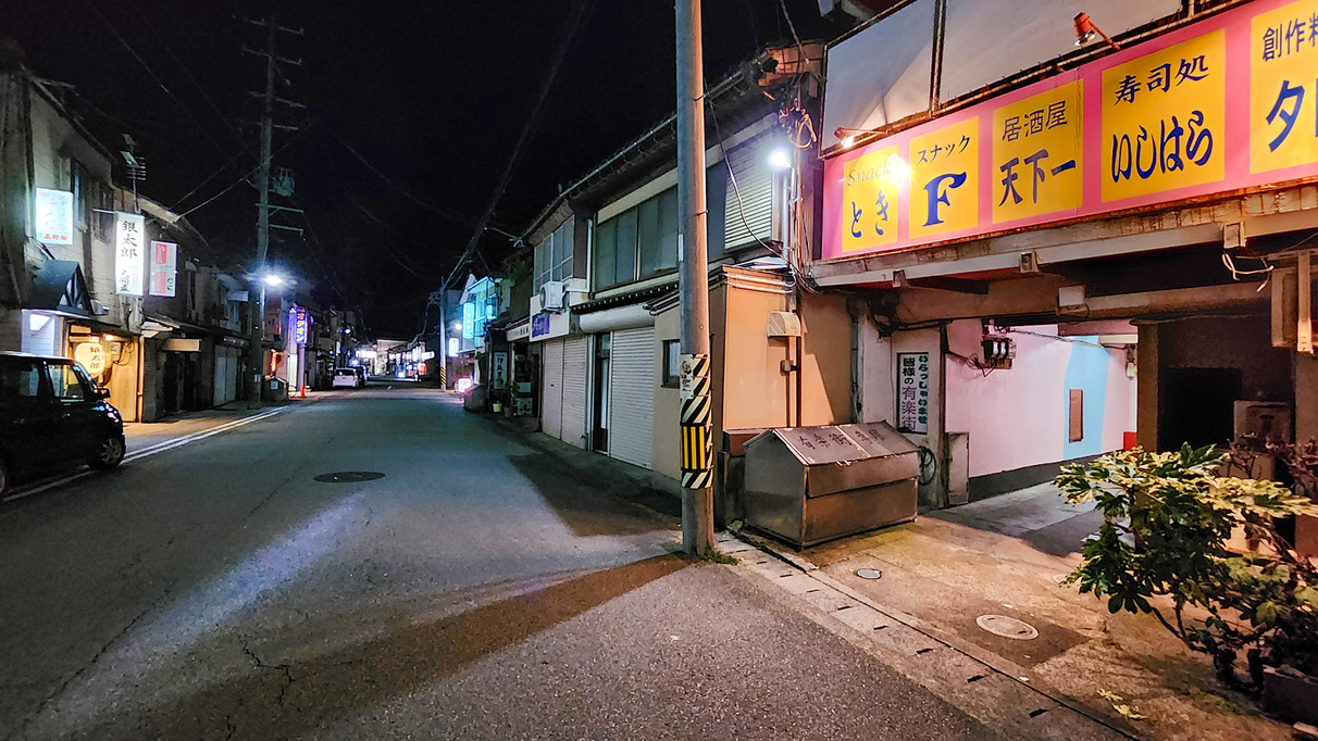 #歓楽街トンネル入り口の風景