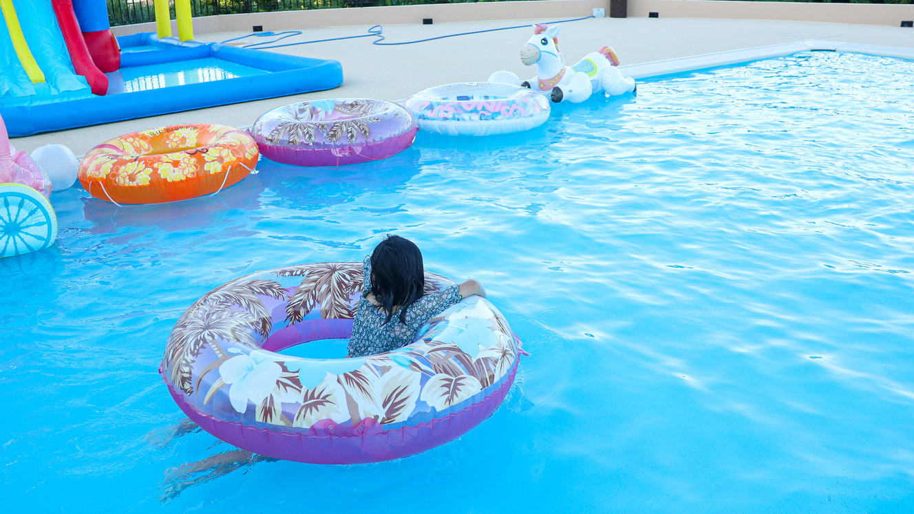 この夏はご家族プールでひと泳ぎしませんか？