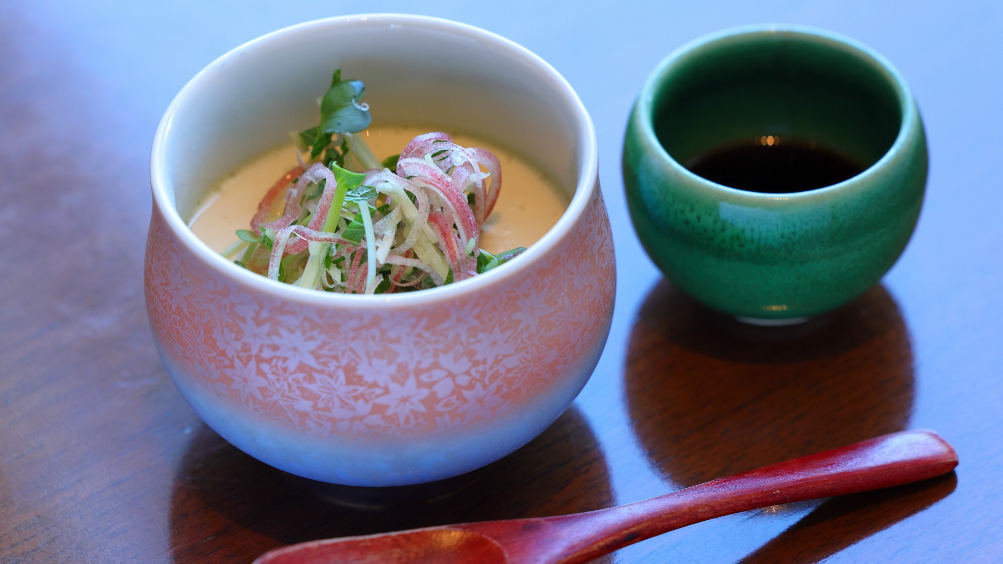 本格的な出汁の味が感じられる、和朝食メニューの茶碗蒸し。