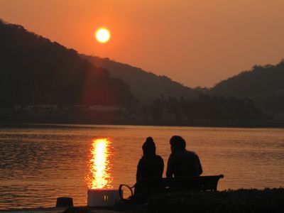 一面をオレンジに染める夕日