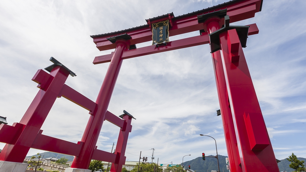 弥彦神社大鳥居