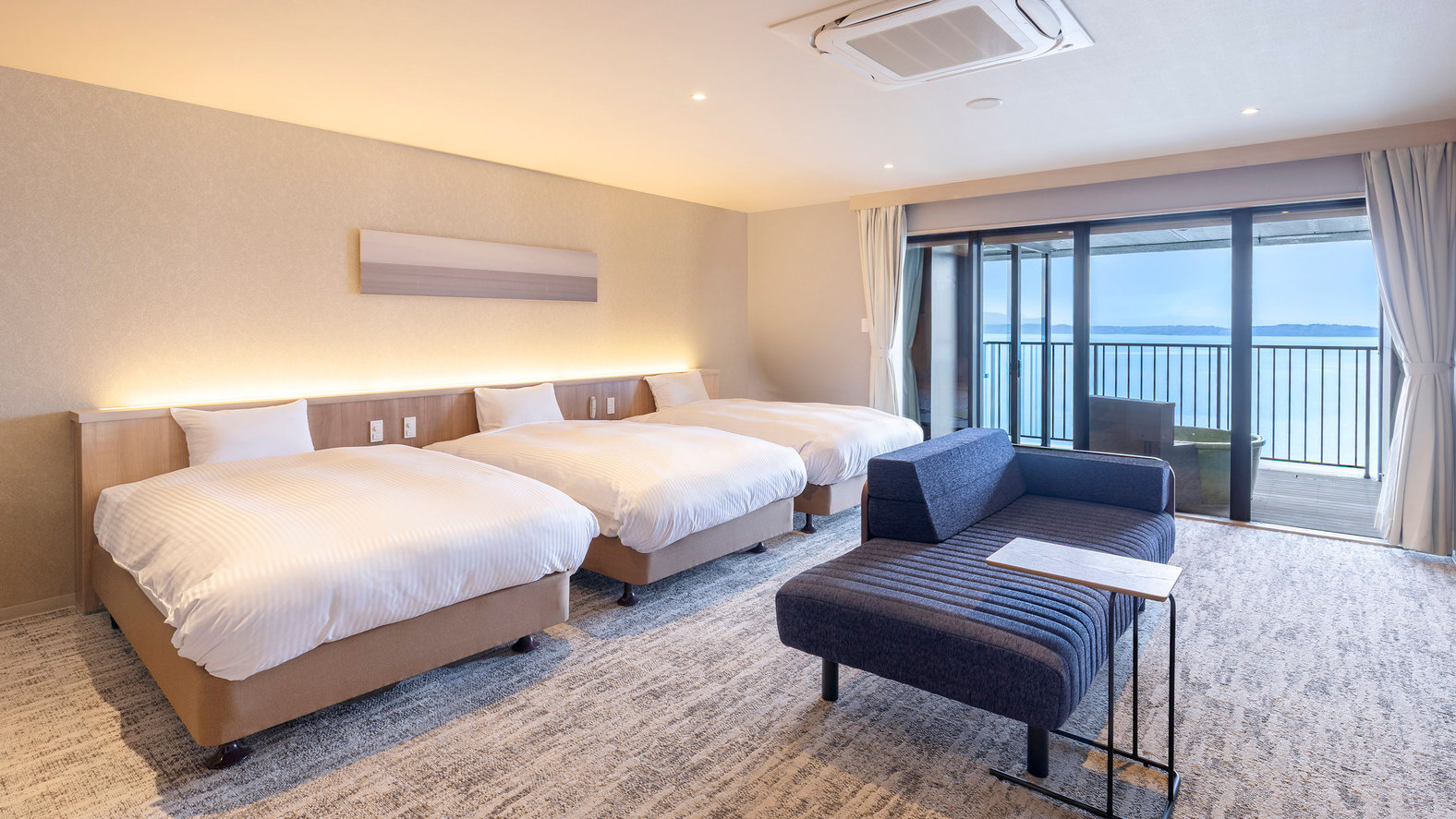 スーぺリア露天風呂付トリプル 内風呂なし※客室の一例/画像の浴槽は温泉ではございません