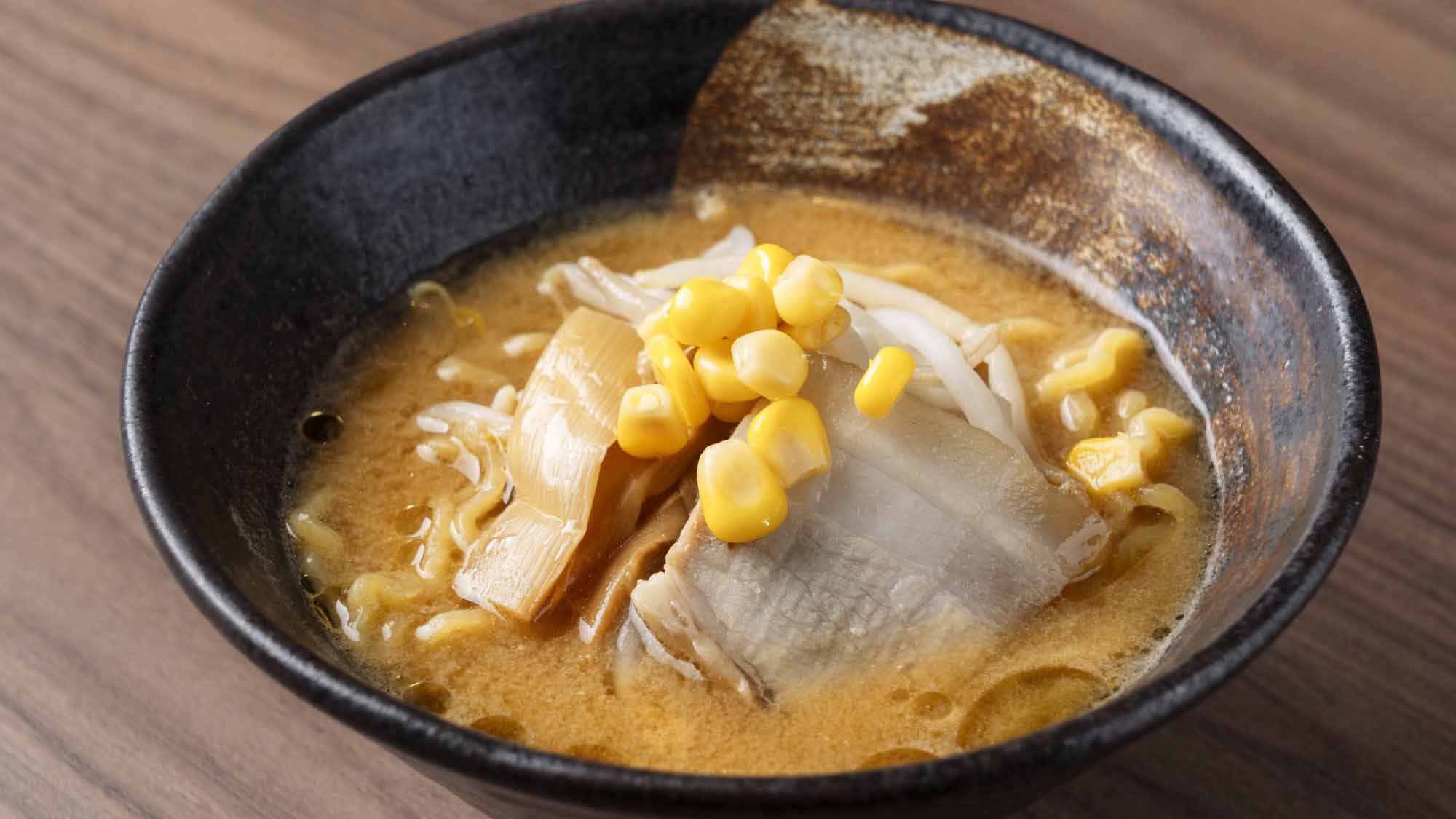 〜朝食〜味噌ラーメン日替わりで醤油・塩・味噌を提供【お客様よりオーダー頂いてから出来立てを提供】