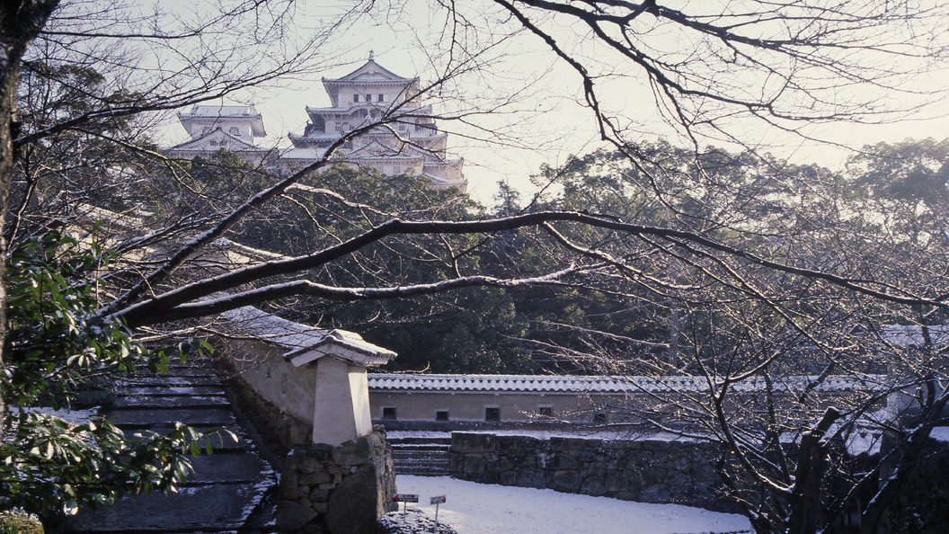 【姫路城】冬はの門から天守