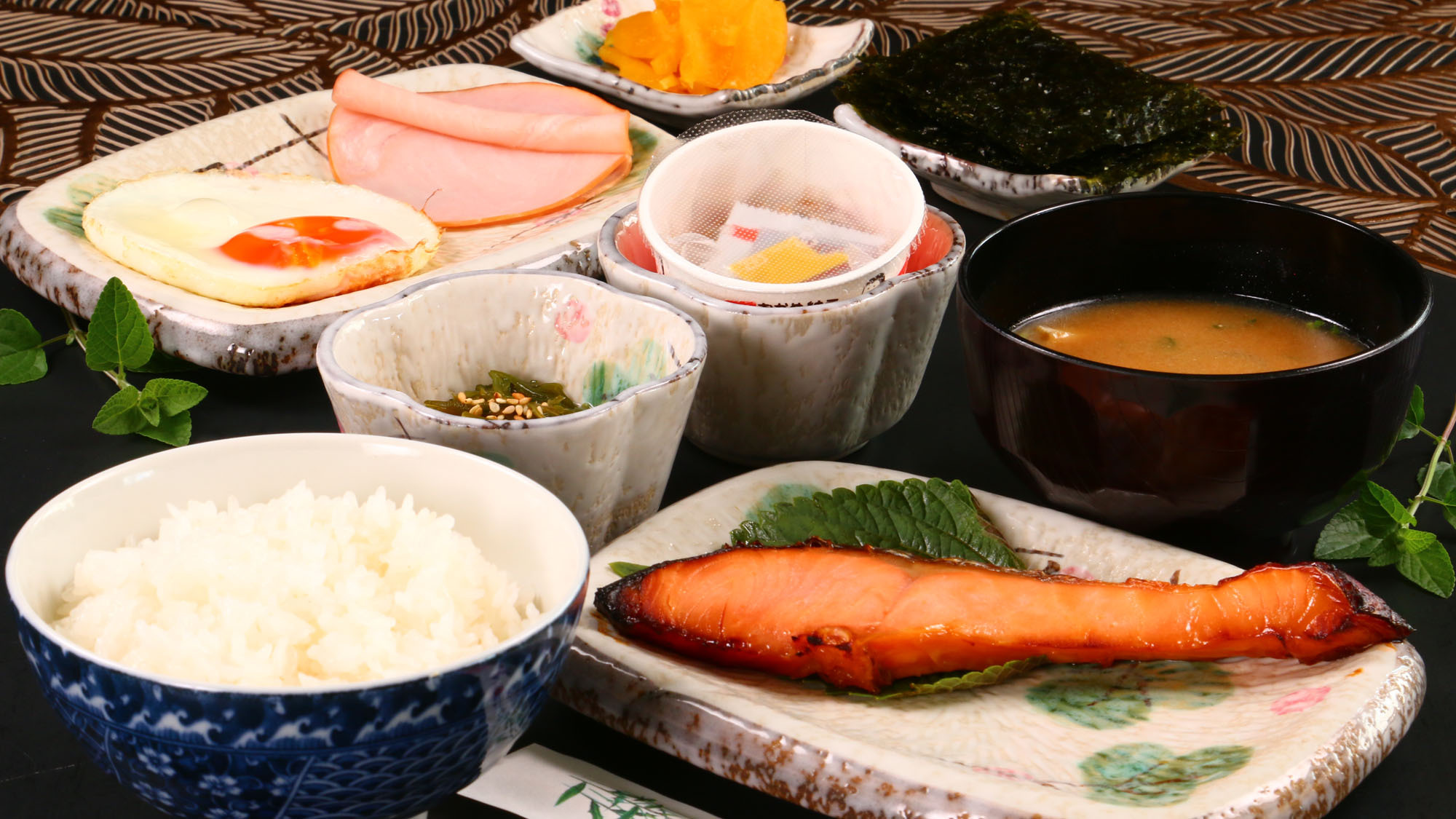 【朝食】焼き魚メイン料理の朝食一例朝から健康なメニューです*
