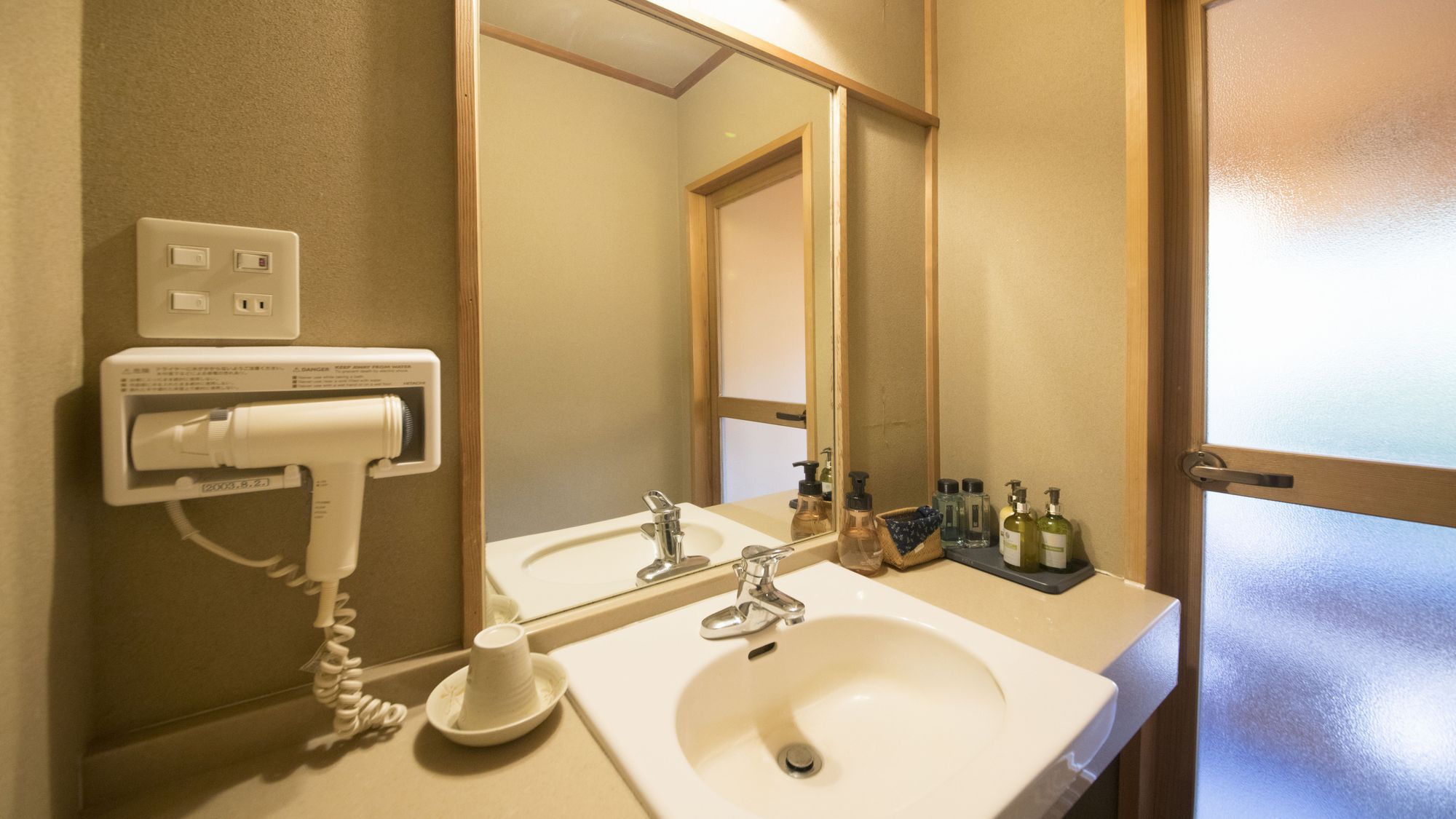 【C】源泉檜風呂・トイレ付標準和室(6畳タイプ) 客室一例