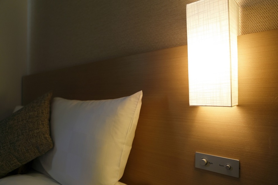 客室設備_ベッドサイド照明