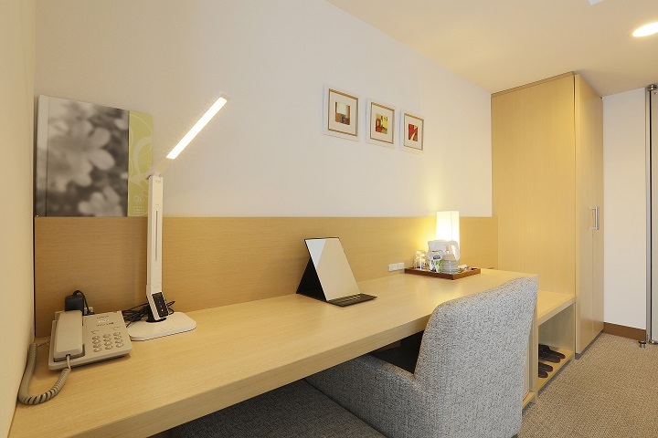 スーペリアダブルルーム_デスク周辺