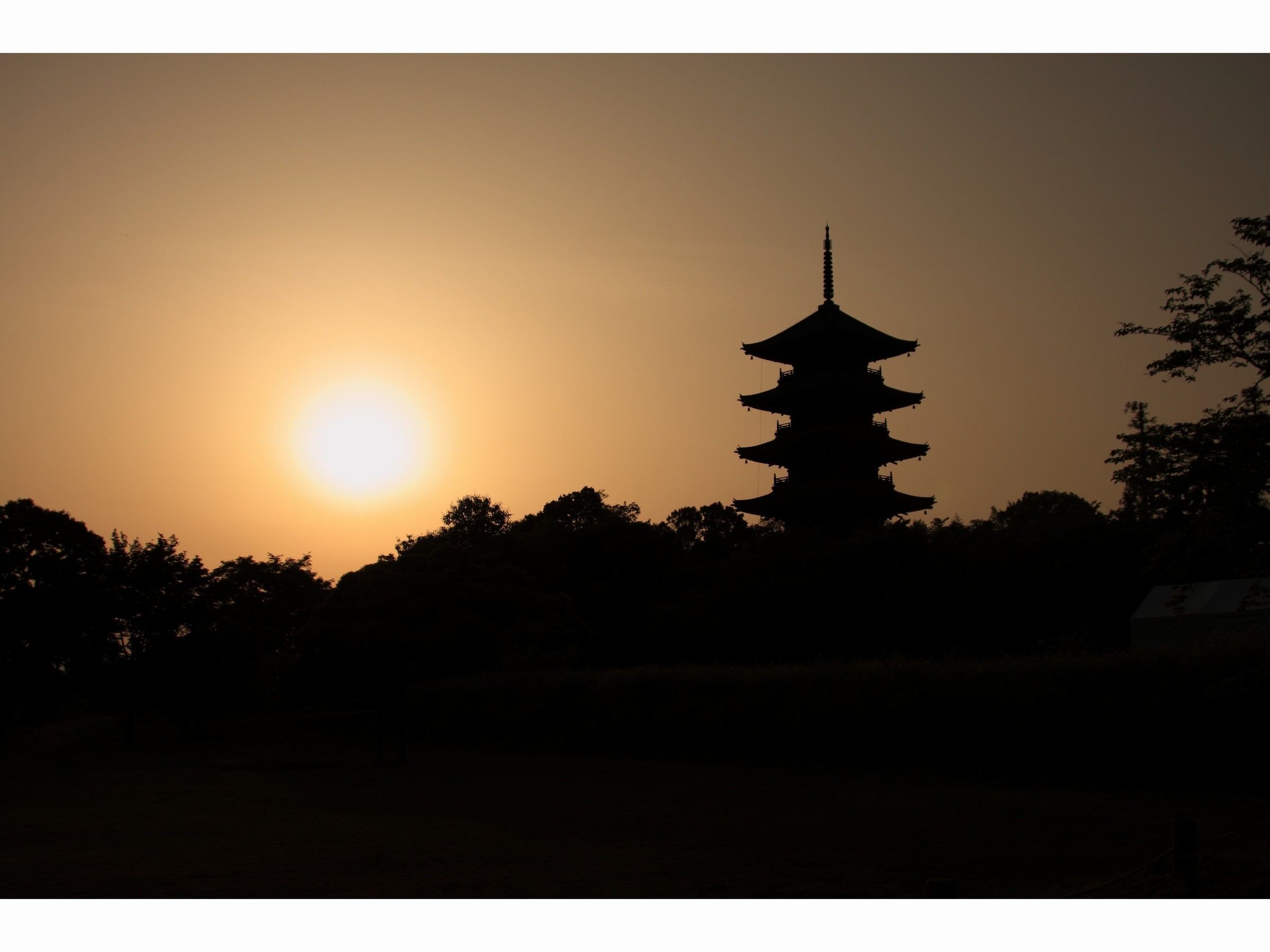 備中国分寺の五重塔と夕陽
