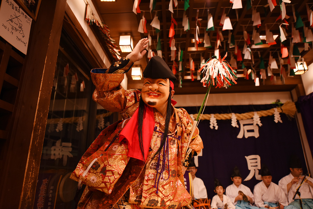 周辺／土曜日は神楽を上演（徒歩１分）