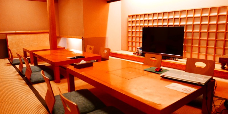 １Fのテレビ室お部屋にテレビは設置しておりませんのでこちらでご覧下さい