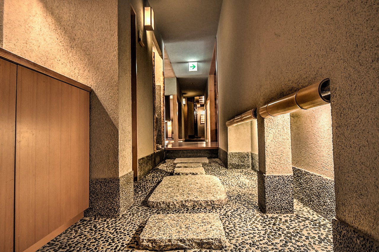 hallway (stone)
