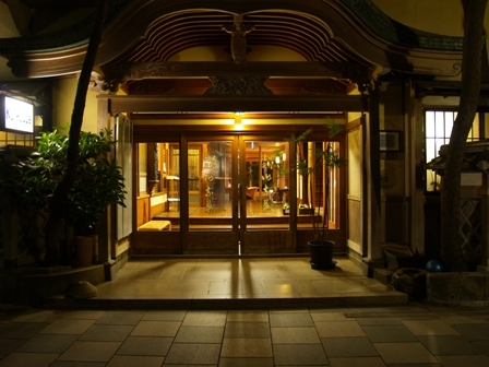 夜のケイズハウス