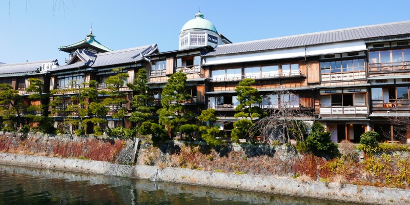 松川側からの外観伊東八景に選定されています