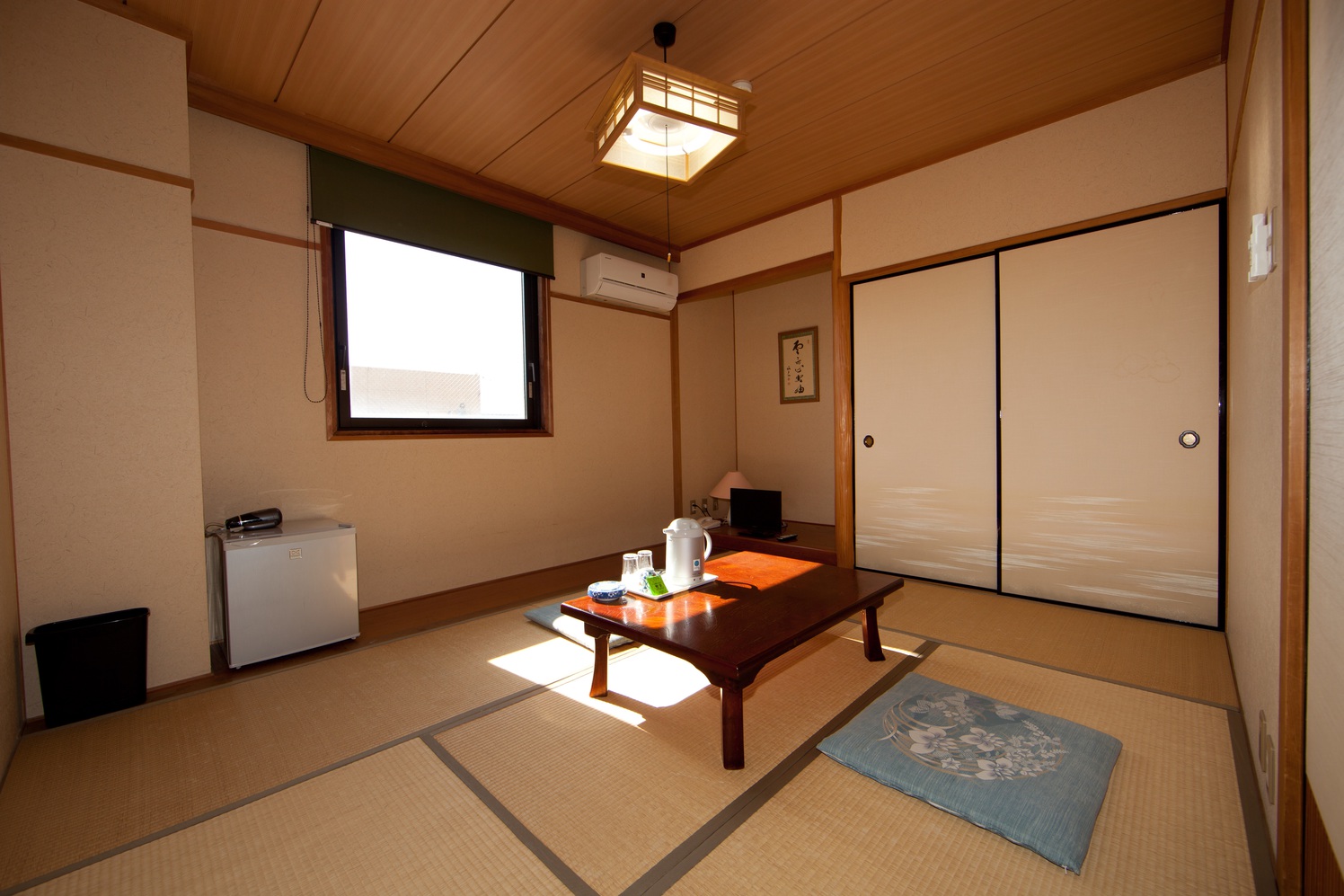 Business Hotel Pocket Located in Matsushige, Business Hotel Pocket is a perfect starting point from which to explore Naruto. The property offers a high standard of service and amenities to suit the individual needs of all 